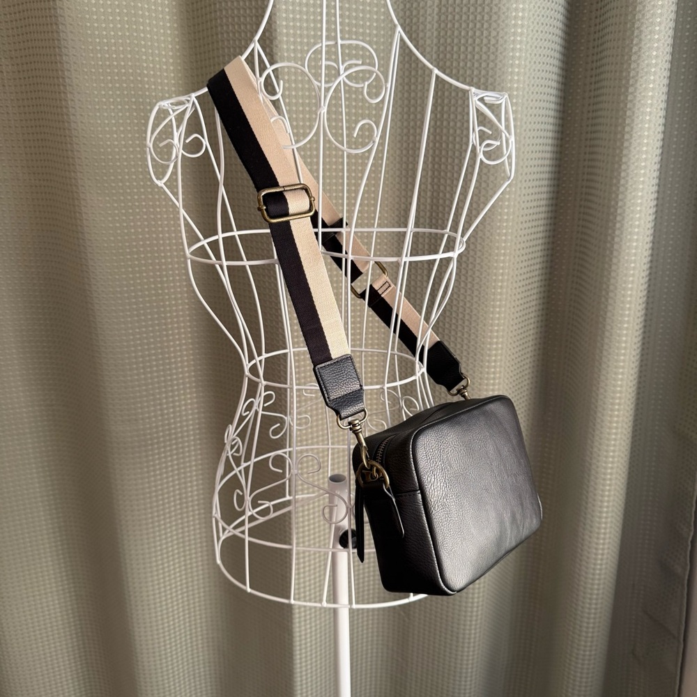 Universal Thread Black and Tan Shoulder Bag